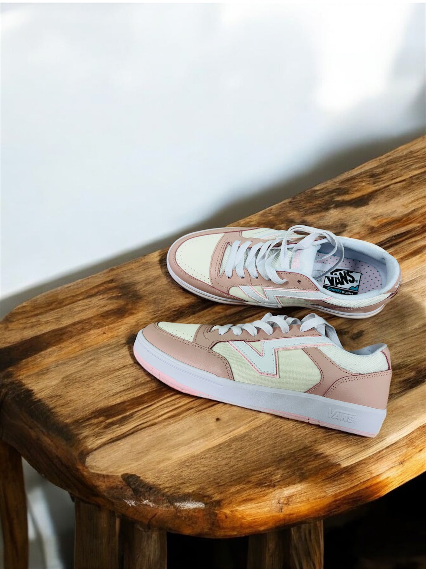 Vans Lowland CC Damen Sneakers in Rose/Creme Herstellernummer: VN000BWBBQL1 ( Letzte Stück )